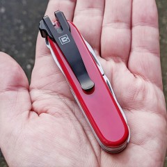 Клипса для средних швейцарских армеских ножей Victorinox Clip & Carry SwissQlip (Matte Black)