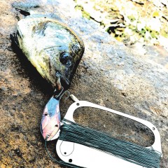 Карточка-мультитул для выживания Grim Workshop Hand Caster Fishing Card