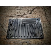 Карточка-мультитул для выживания Grim Workshop Sewing Kit Card — дополнительное фото