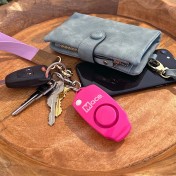 Индивидуальная карманная сирена Mace Personal Alarm Keychain (Pink) — дополнительное фото