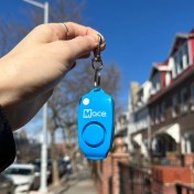 Индивидуальная карманная сирена Mace Personal Alarm Keychain (Blue) — дополнительное фото