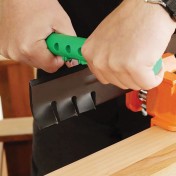 Точилка для топоров и инструментов AccuSharp Axe & Tool Sharpener — дополнительное фото