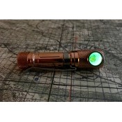 Медный тактический фонарь 90 градусов Maratac Copper Tactical Personal Flood TPF AAA Light — дополнительное фото