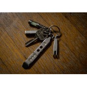 Компактный инструмент-ломик TEC Accessories Ti-Pry Titanium Pry Bar: Keychain Edition — дополнительное фото