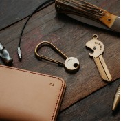 Everyman карабин-брелок для ключей Cowan Carabiner (Brass) — дополнительное фото
