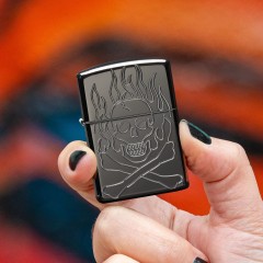 Зажигалка Zippo Flaming Skull Design (46930) Зажигалка Zippo Flaming Skull Design (46930)
